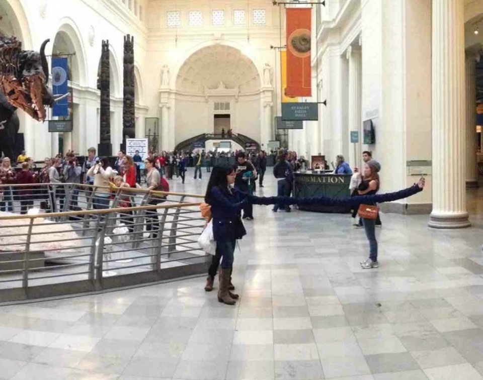 Có lẽ nào đây là cánh tay của loài người sẽ tiến hóa thành trong tương lai, để phù hợp hơn với mục đích selfie?