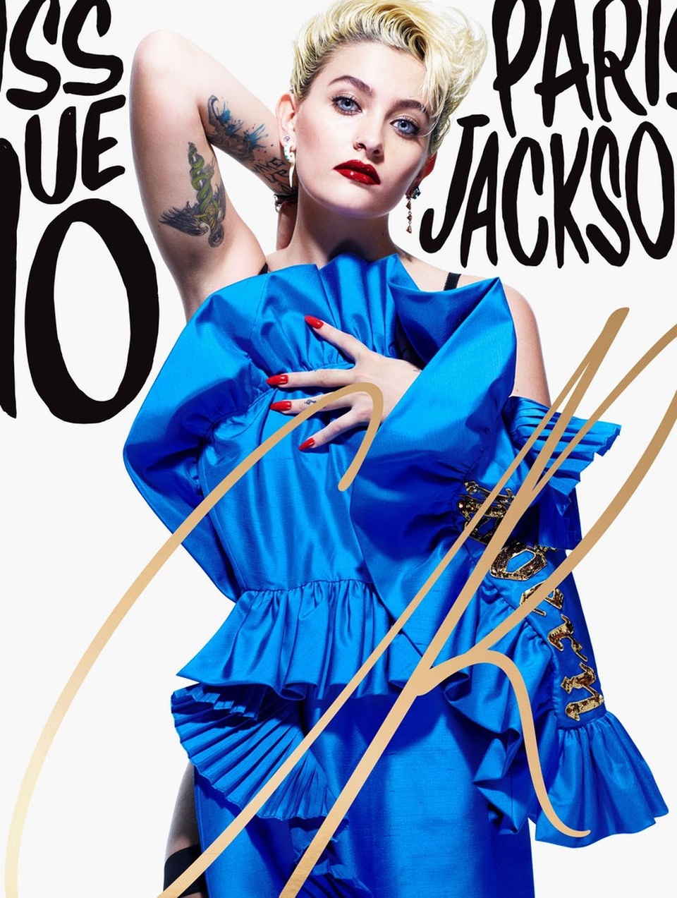 
Cô gái 18 tuổi có sở thích săm hình và đeo khuyên. Cô hiện đang hò hẹn với tay trống của một ban nhạc rock.
