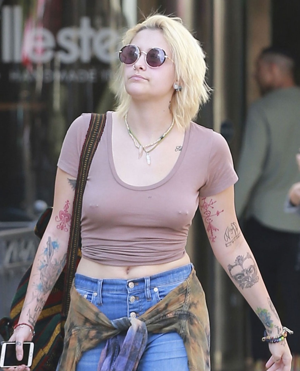 
Đầu tháng 3 này, Paris góp mặt với một vai diễn nhỏ trong bộ phim Star của đài Fox. Nói về vai diễn này, Paris cho hay: Đó là một nhân vật hoàn toàn trái ngược với tôi và đây là lần đầu tiên tôi diên xuất thực sự trước ống kính. Tôi tin rằng, đây cũng là cơ hội tốt để tôi thể hiện khả năng diễn xuất của mình.
