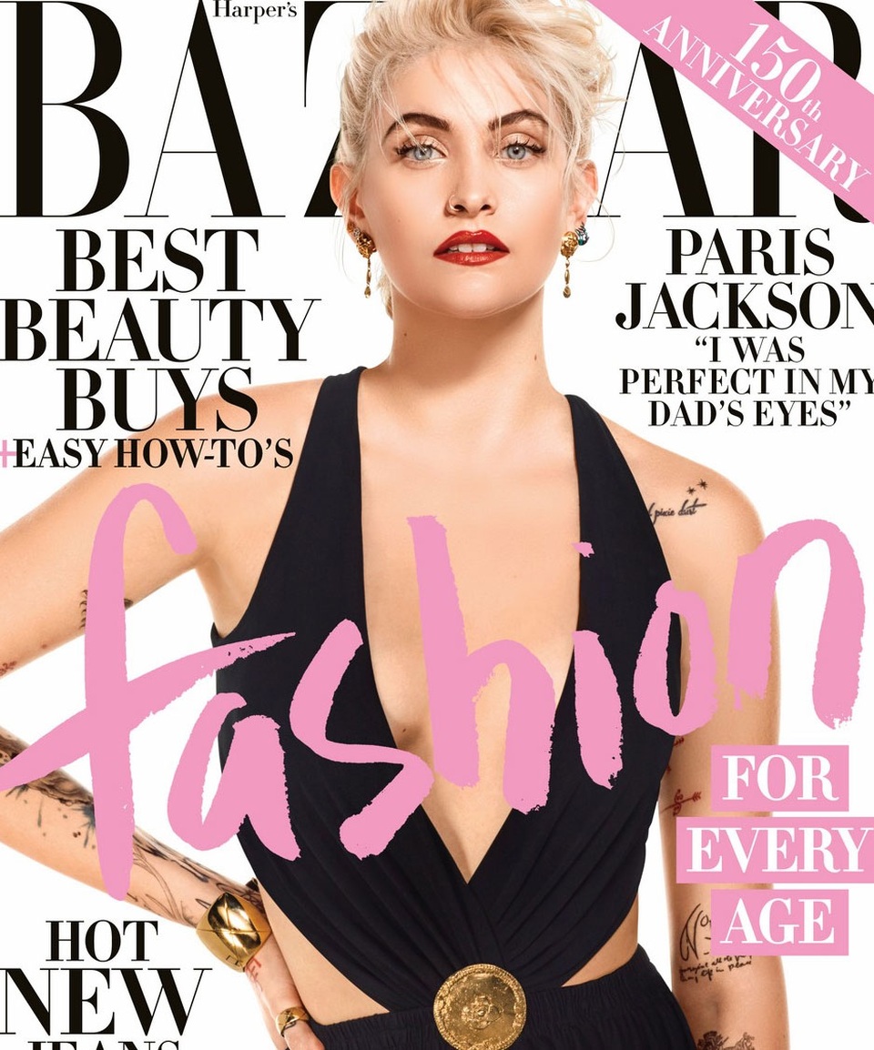 
Cô gái 18 tuổi này từng tự vẫn hụt vào năm 2014 sau thời gian dài rơi vào trầm cảm và hẫng hụt vì sự ra đi của người cha nổi tiếng. Paris tâm sự trong một bài phỏng vấn hồi đầu năm 2017 rằng, cô từng bị lạm dụng tình dục khi mới 14 tuổi và từng nghĩ tới việc tìm tới cái chết sau cú sốc đầu đời này.
