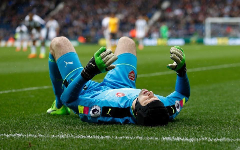 Arsenal tổn thất lớn sau thất bại trước West Brom - 1 Petr Cech dính chấn thương trong trận đấu với West Brom