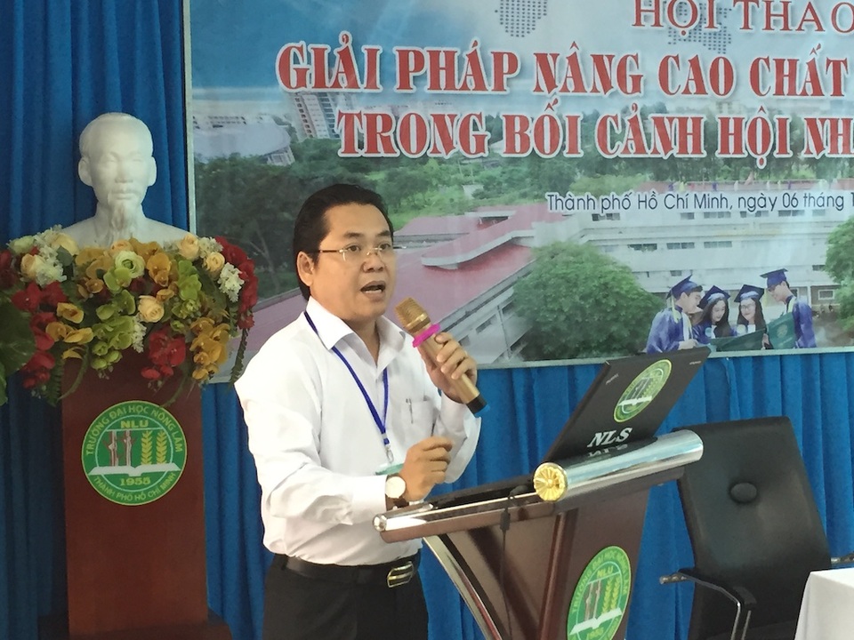 Nhiều giảng viên rất hài lòng với biệt danh “tiến sĩ gây mê” - 3 PGS.TS Nguyễn Hữu Huy Nhựt chia sẻ việc tự chủ tạo cho trường ĐH Kinh tế TP.HCM nhiều thuận lợi trong thực hiện các giải pháp nâng cao chất lượng đào tạo