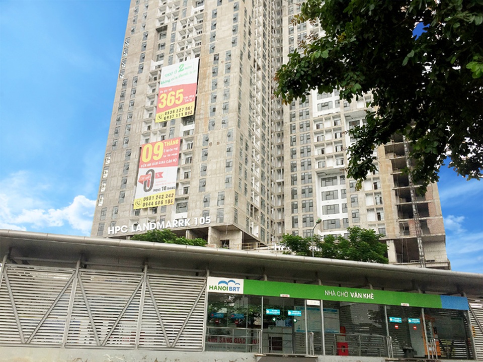 Lý do nào khiến HPC Landmark 105 nhộn nhịp khách ra vào? - 4 Từ HPC Landmark 105, chỉ “một bước” là có thể đến bến đợi xe buýt nhanh BRT