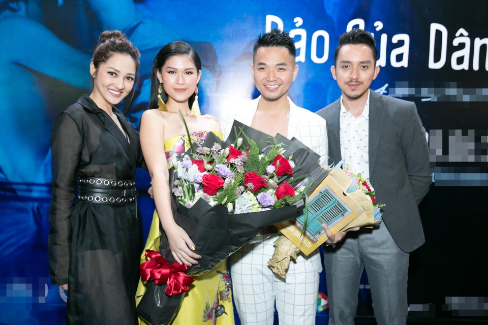 Phạm Hồng Phước và kỷ niệm đóng cảnh "giường chiếu" với... 2 phụ nữ - 5 Phạm Hồng Phước, Ngọc Thanh Tâm và ca sĩ Bảo Anh (ngoài cùng bên trái).