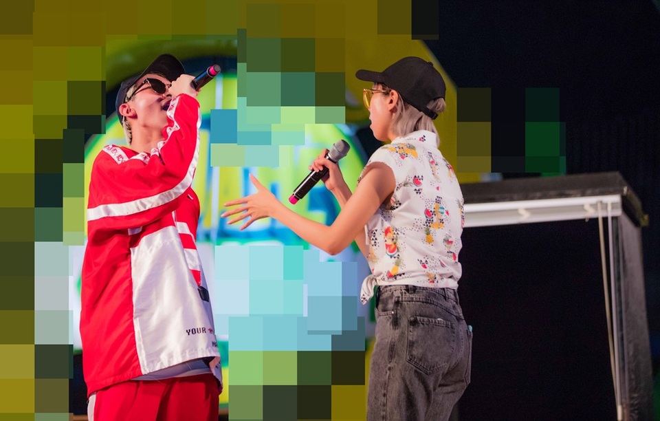 Min và Erik chuẩn bị một màn ảo thuật thú vị dàn dựng riêng cho ca khúc Ghen. Bội đôi tỏ ra khá háo hức.