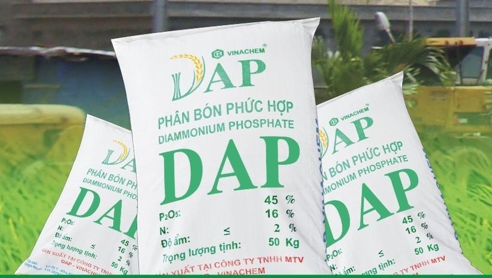 Phó Thủ tướng chỉ đạo tìm phương án cứu nhà máy phân bón thua lỗ - 1 Phó Thủ tướng giao Bộ Công Thương nghiên cứu, xây dựng các biện pháp, hàng rào kỹ thuật để bảo vệ sản xuất phân bón trong nước.