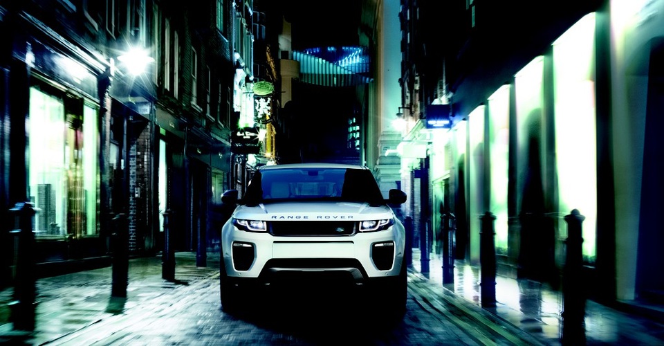 Range Rover Evoque - SUV hạng sang cỡ nhỏ dành cho giới trẻ thành đạt - 2 Phần đầu xe và lưới tản nhiệt đặc trưng của thương hiệu Land Rover