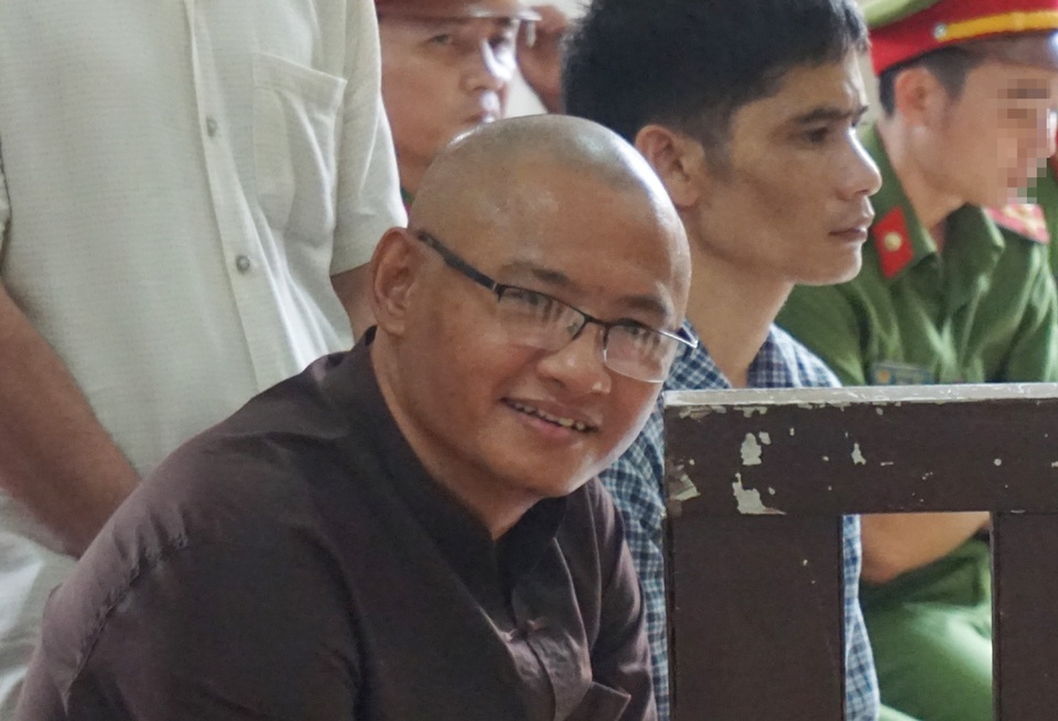 Kết cục mối tình “già nhân ngãi, non vợ chồng” của trùm ma túy Tuấn Lay - 4
Nụ cười của ông trùm ma túy mang 2 án tử hình khi mọi lời tối người tình của mình với người tình không được HĐXX chấp nhận