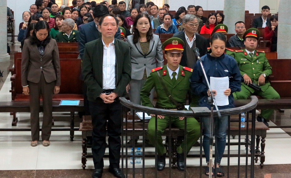 Trả hồ sơ vụ nguyên Phó Giám đốc Sở NN&PTNT Hà Nội tham ô - 1 Nguyên Phó Giám đốc Sở NN&PTNT Hà Nội cùng các đồng phạm tại tòa.