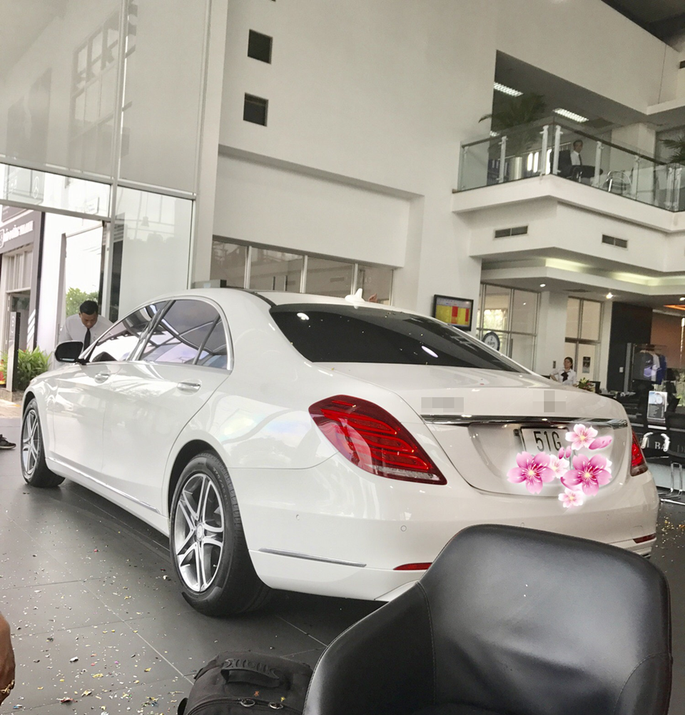 Sau màn khoe nhẫn kim cương, Phan Thị Mơ tự tậu xế hộp tiền tỷ - 7 Sau màn khoe nhẫn kim cương, Phan Thị Mơ tự tậu xế hộp tiền tỷ - 7