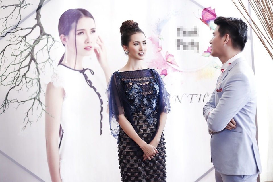 Là một người khá hiền lành nên Mơ Phan sợ nếu bị “xoay như chong chóng” sẽ dễ bị lộ ra “nửa còn lại”. Vậy nên, cô chọn cho mình cách im lặng thay vì những phát ngôn gây shock.