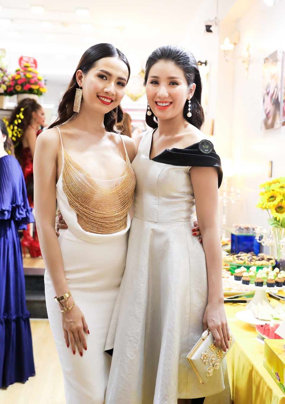 Tại sự kiện, Phan Thị Mơ hội ngộ và đọ dáng cùng Á hậu Bảo Như.