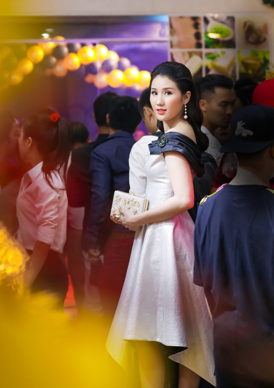 Bên cạnh đó, ngoài việc tích cực học thêm về thanh nhạc thì người đẹp gốc Kiên Giang cũng bỏ nhiều thời gian để học thêm về kỹ thuật biểu diễn để chuẩn bị cho bộ phim điện ảnh đầu tay của cô, cũng như vũ đạo để có thể dành tặng những người yêu mến.