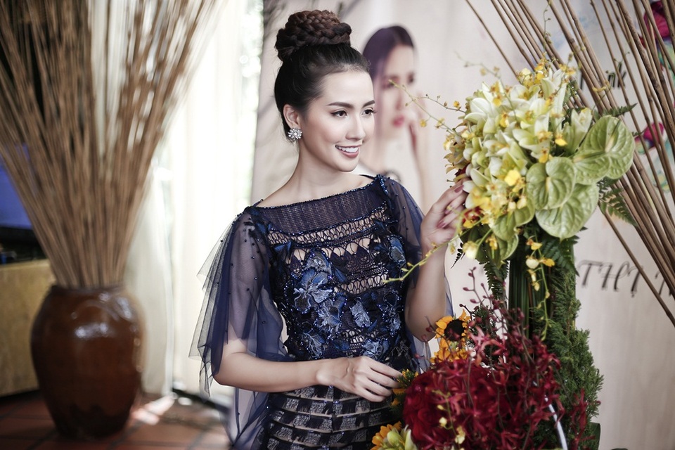 Phan Thị Mơ tinh tế khi chọn cho mình lối trang điểm nhẹ nhàng tôn lên vẻ đẹp tự nhiên của khuôn mặt.