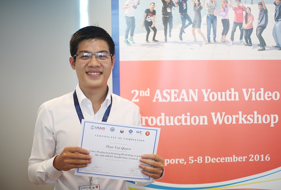 Nam sinh Việt đoạt giải Nhất cuộc thi làm phim trẻ ASEAN - 1 Phan Văn Quyền - Quán quân cuộc thi “Nhà làm phim trẻ các nước Đông Nam Á”.