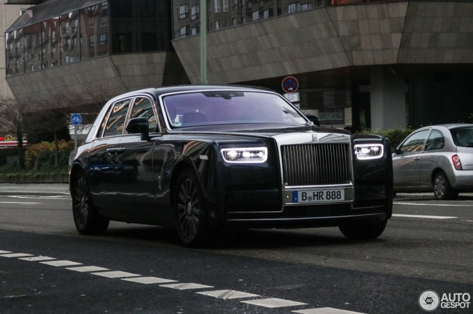 Diện kiến Rolls-Royce Phantom thế hệ mới ngoài đời thực - 1 Diện kiến Rolls-Royce Phantom thế hệ mới ngoài đời thực - 1