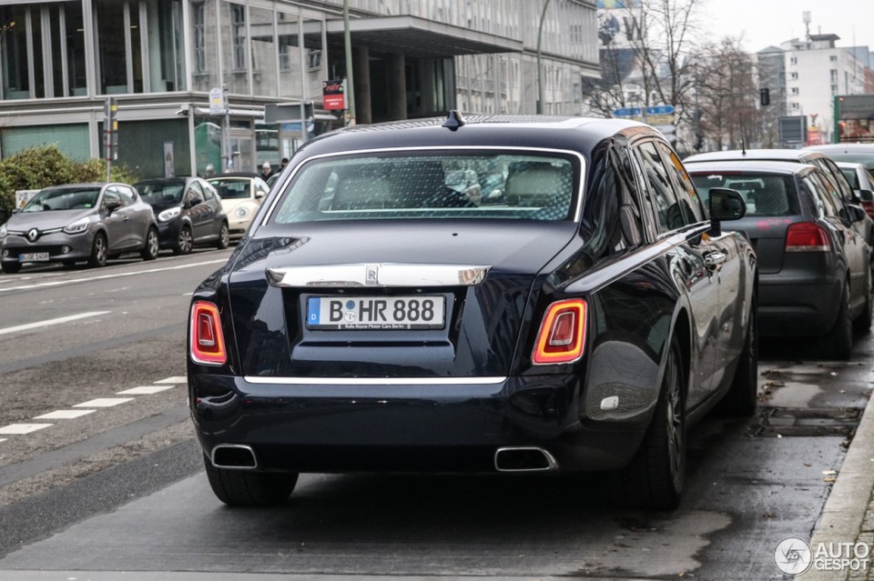 Diện kiến Rolls-Royce Phantom thế hệ mới ngoài đời thực - 4 Diện kiến Rolls-Royce Phantom thế hệ mới ngoài đời thực - 4