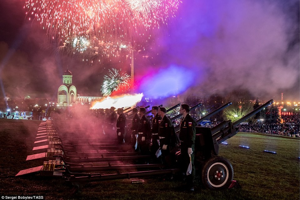 Các đơn vị quân đội thuộc các binh chủng đã miệt mài tập luyện trong nhiều ngày để chuẩn bị cho lễ kỷ niệm Ngày Chiến thắng. (Ảnh: TASS)