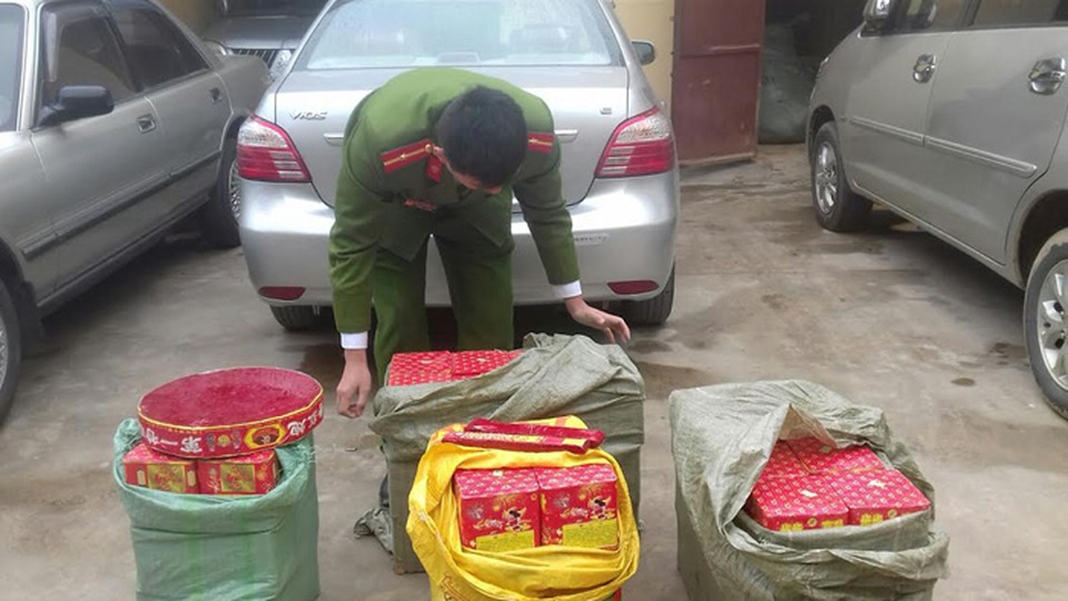 Tiêu hủy hơn 300kg pháo thu giữ trong dịp tết Nguyên đán - 4 Tiêu hủy hơn 300kg pháo thu giữ trong dịp tết Nguyên đán - 4