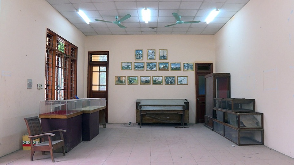  Trong khi đó, bên trong khu nhà trưng bày cũng đang xuống cấp.