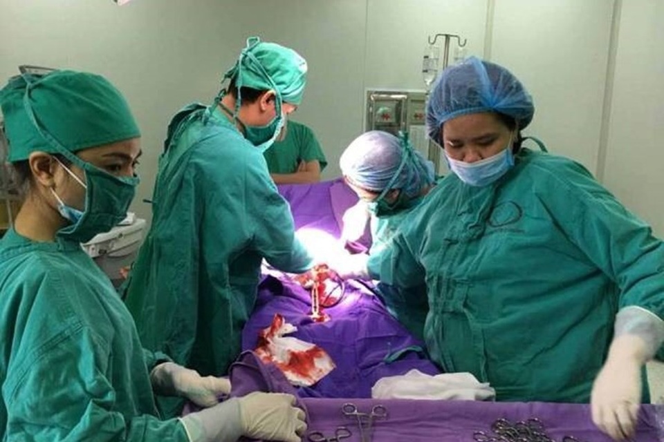 Sản phụ suýt mất mạng vì thai nhi dị tật toàn thân, không rõ giới tính - 1 Sản phụ suýt mất mạng vì thai nhi dị tật toàn thân, không rõ giới tính - 1