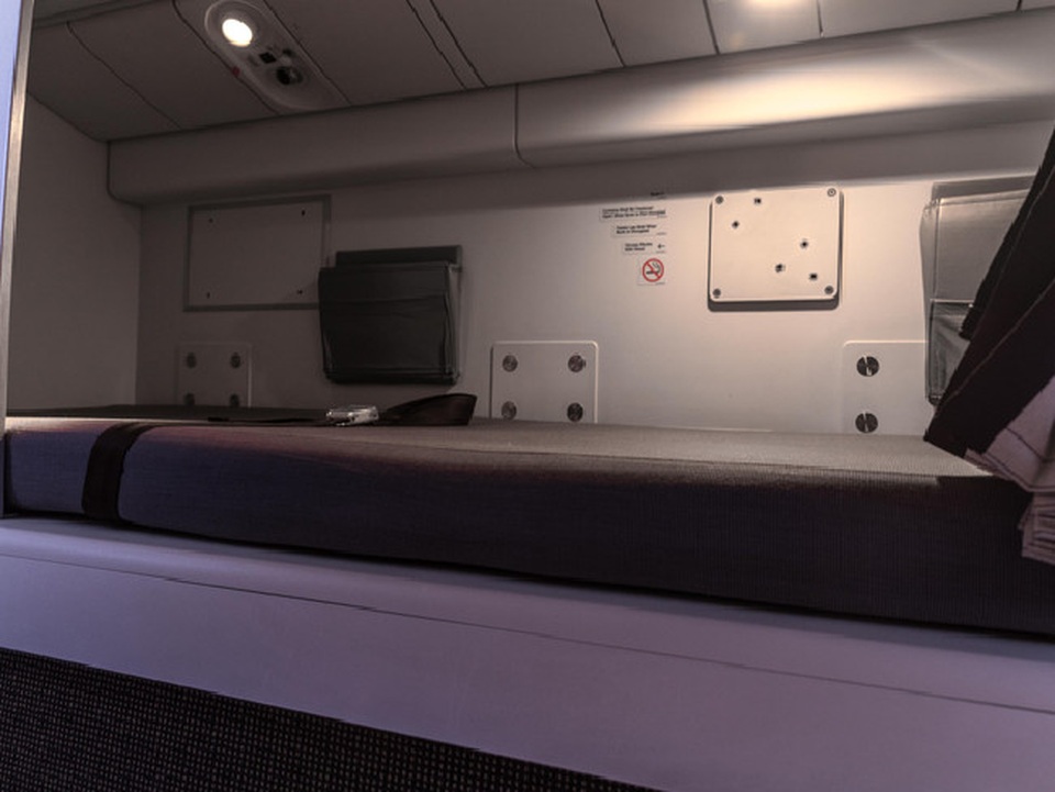 Khu vực nghỉ ngơi của đội ngũ phi hành đoàn trên máy bay