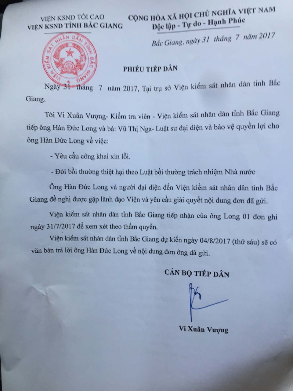"Tử tù" Hàn Đức Long lần thứ 3 gửi đơn yêu cầu được xin lỗi, bồi thường - 3 Phiếu tiếp nhận đơn do Kiểm tra viên Vi Xuân Vượng lập (dự kiến ngày 4/8/2017, VKSND tỉnh Bắc Giang sẽ có văn bản trả lời nội dung đơn ông Long gửi)
