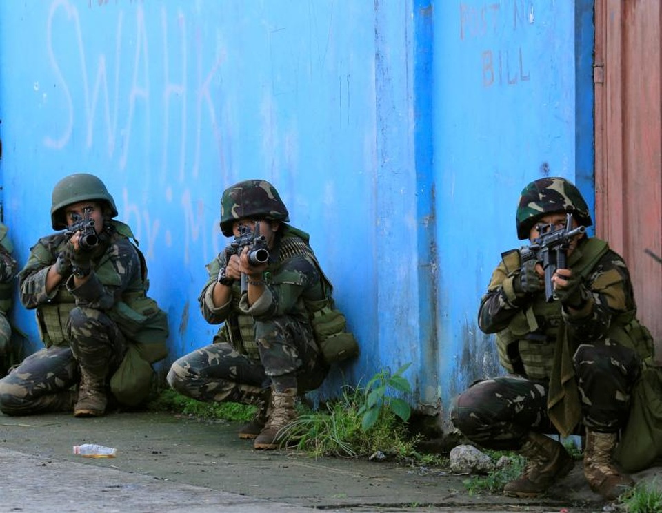 Bên trong "chảo lửa" của Philippines bị phiến quân chiếm giữ - 6
Tình hình tại Marawi khá căng thẳng, song Bộ trưởng Quốc phòng Philppines Delfin Lorenzana khẳng định chính phủ vẫn kiểm soát được tình hình.