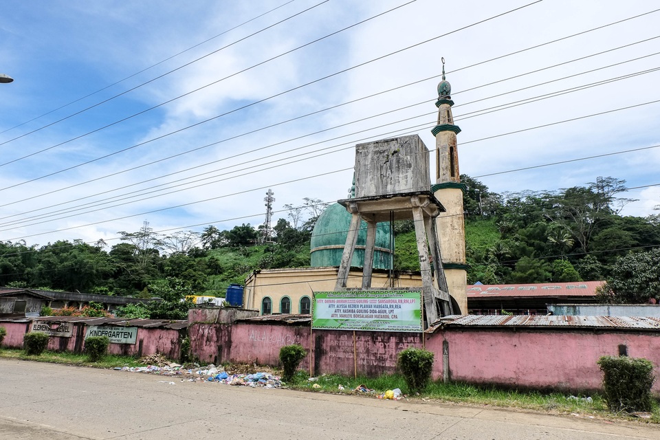 Bên trong "thành phố ma" của Philippines bị phiến quân Hồi giáo chiếm đóng - 10
Thị trưởng Marawi cho biết, các trường học chỉ mở cửa trở lại cho đến khi chính phủ kiểm soát được tình hình ở đây. (Ảnh: Rappler)