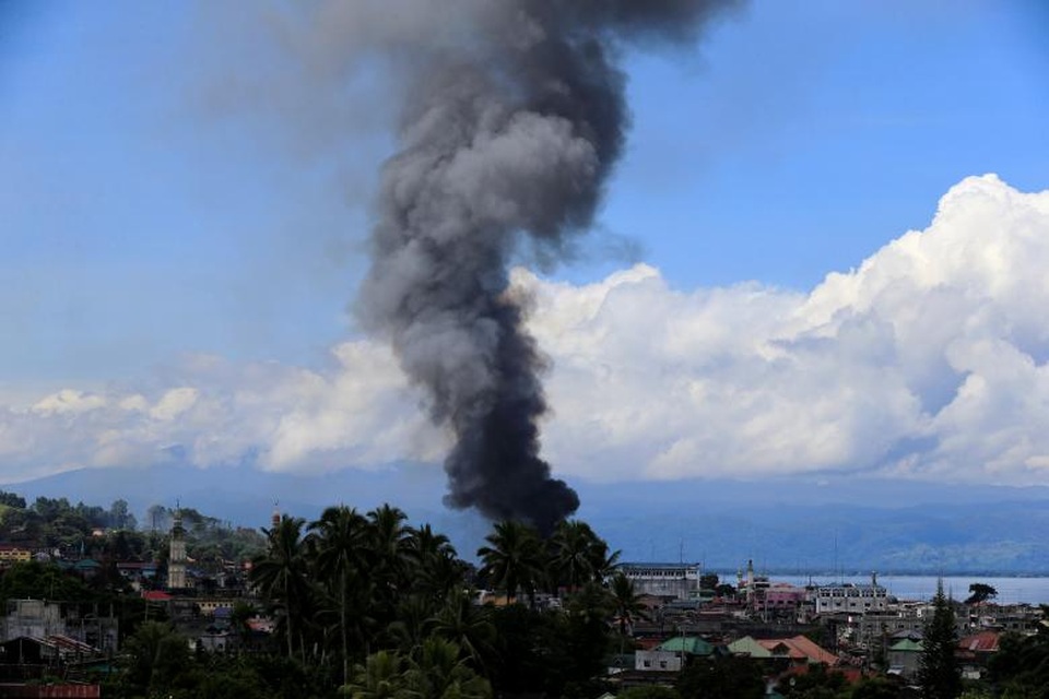 Philippines phá hủy để cứu vãn thành phố bị phiến quân chiếm đóng - 1
Quân đội Philippines đẩy mạnh các cuộc không kích nhằm vào phiến quân ở Marawi.