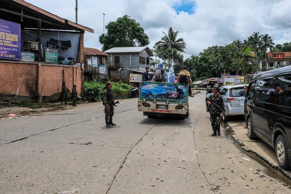 Bên trong "thành phố ma" của Philippines bị phiến quân Hồi giáo chiếm đóng - 5
Marawi bỗng chốc trở thành thành phố ma nơi mà lệnh thiết quân luật được áp dụng trong 60 ngày. (Ảnh: Rappler)