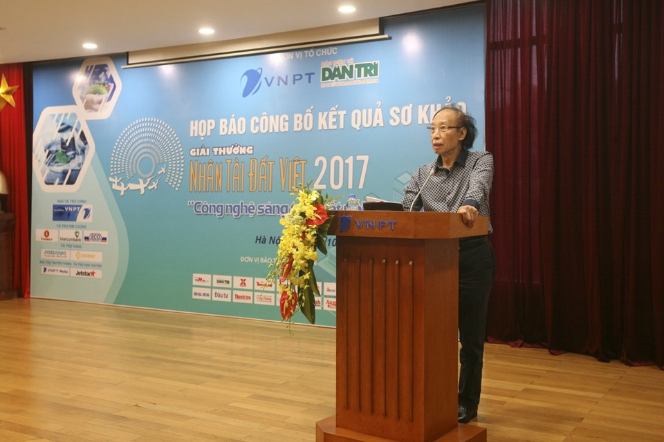 Giải thưởng NTĐV 2017: 17 sản phẩm lọt vào vòng Chung khảo lĩnh vực CNTT - 2
Nhà báo Phạm Huy Hoàn - Tổng biên tập Báo điện tử Dân trí, Trưởng ban tổ chức Giải thưởng Nhân tài Đất Việt 2017 phát biểu tại buổi họp báo công bố kết quả sơ khảo.