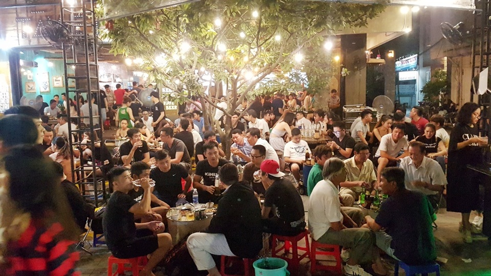 Phố đi bộ Huế đông nghịt trong tối khai trương - 9 Phố đi bộ Huế đông nghịt trong tối khai trương - 9
