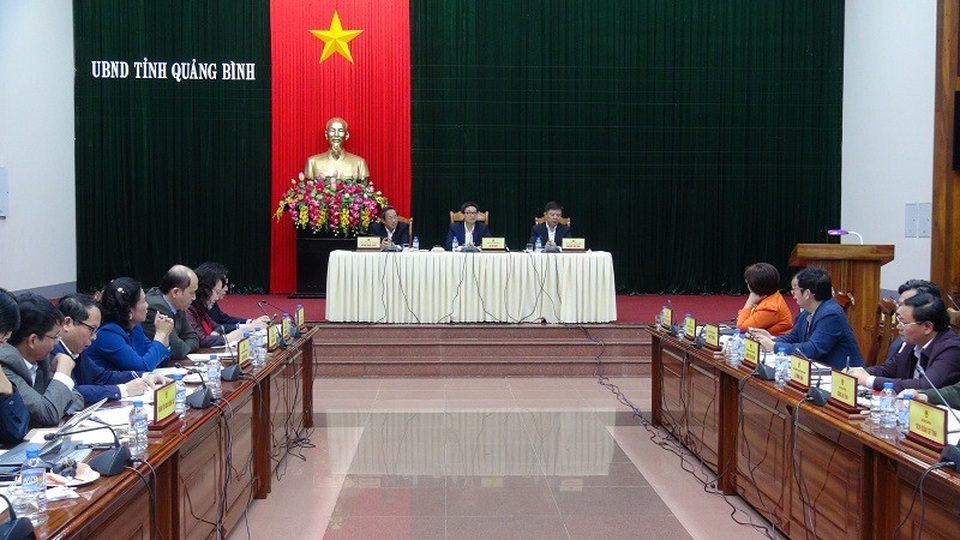 Phó Thủ tướng: Quảng Bình cần môi trường du lịch văn minh để hút đầu tư - 1 Phó Thủ tướng Vũ Đức Đam làm việc tại Quảng Bình