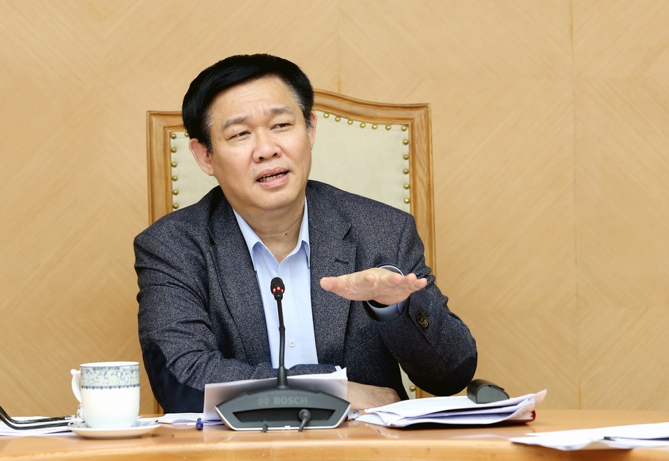 Gói tín dụng 100.000 tỷ đồng cho nông nghiệp: Lãi suất thấp nhưng rủi ro lớn? - 1
Phó Thủ tướng Vương Đình Huệ chủ trì buổi họp với các bộ, ngành bàn về việc triển khai Nghị quyết số 30/2017/NQ-CP của Chính phủ. Ảnh: VGP/Thành Chung