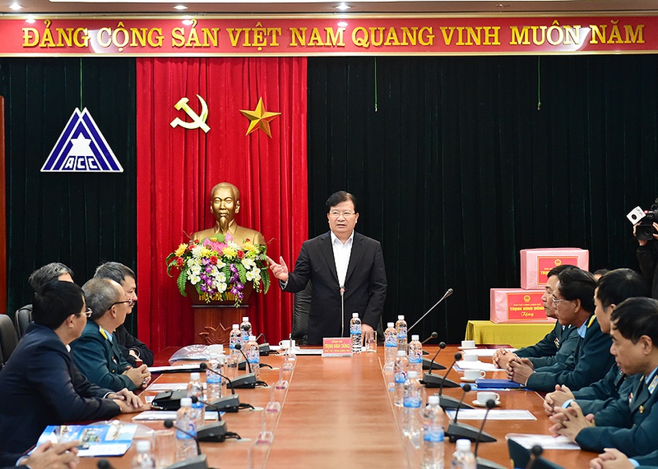 Cân đo sức nặng 6 phương án “giải cứu” sân bay Tân Sơn Nhất - 3 
Tại cuộc làm việc, Phó Thủ tướng tập trung xem xét phương án thiết kế số 3 và 3B