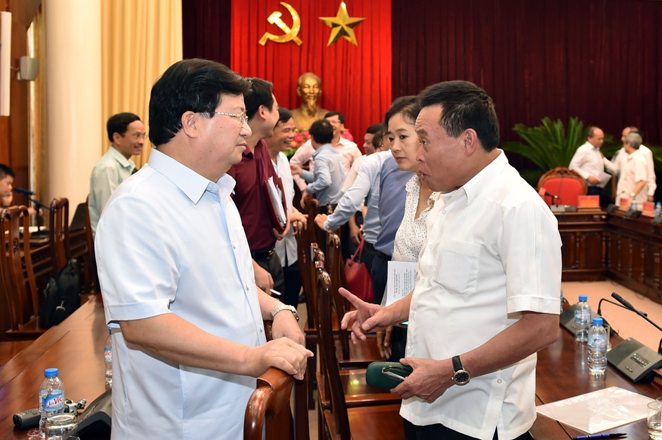 "Vỡ trận" thịt lợn, vịt, trứng gà: Do chất lượng sản phẩm thấp - 2 Phó Thủ tướng trao đổi với đại diện doanh nghiệp chế biến.