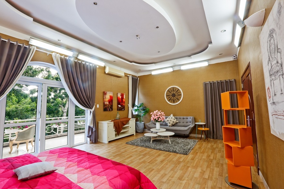 Theo tiết lộ của Ban Tổ chức, căn phòng của người chiến thắng có view đẹp nhất của căn biệt thự, ban công rộng rãi hướng ra bể bơi.