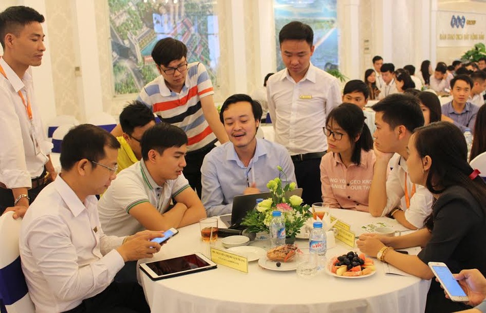 Chọn căn hộ chung cư thế nào mới đúng phong thuỷ? - 2 Khách hàng được chuyên gia phong thuỷ tư vấn trực tiếp để lựa chọn căn hộ ưng ý nhất tại FLC Garden City