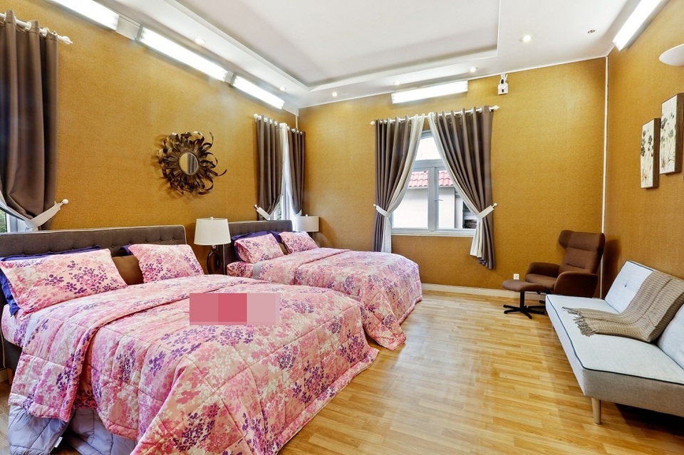 "Soi" biệt thự xa hoa - nhà chung của dàn chân dài Next Top 2017 - 14