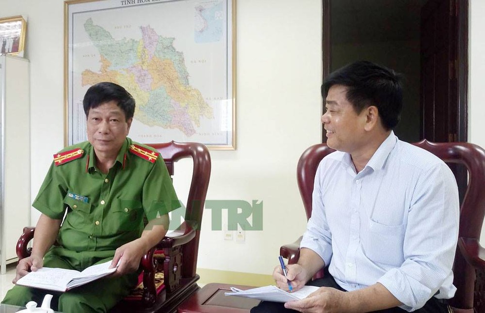 Vụ phóng viên báo Công lý bị hành hung: Công an tỉnh chỉ đạo làm nghiêm - 1
Thủ trưởng cơ quan điều tra công an tỉnh Hòa Bình cung cấp thông tin cho Dân trí về vụ việc phóng viên báo Công Lý bị hành hung trên địa bàn tỉnh.