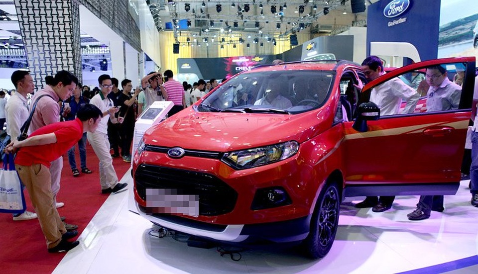 Sang 2017: Gom tiền mua ô tô đại hạ giá - 1
Các mẫu xe mới cũng giảm giá mạnh khiến người mua choáng váng (ảnh Lê Anh Dũng)