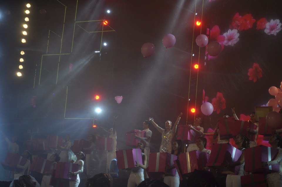 Khắp nơi tưng bừng với lễ hội đếm ngược, chào đón năm mới 2017 - 1 Khắp nơi tưng bừng với lễ hội đếm ngược, chào đón năm mới 2017 - 1