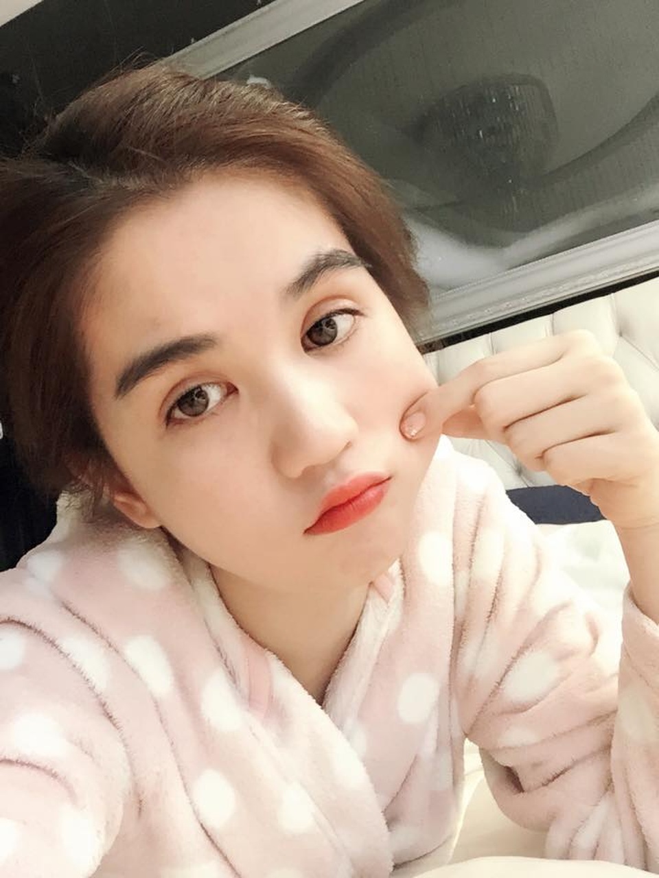 Khám phá căn hộ 20 tỷ đồng "sang chảnh" của Ngọc Trinh - 1
Ít ai biết được Ngọc Trinh ngoài sở hữu những tủ đồ hiệu đắt tiền, người yêu tỷ phú Hoàng Kiều còn là chủ nhân của một căn hộ có nội thất cao cấp.