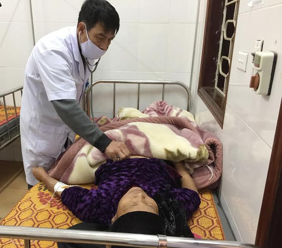 Ngộ độc do ăn “sâm lạ” - 1 Bệnh nhân Trần Thị Ngại đang được theo dõi sức khoẻ tại Bệnh viện.