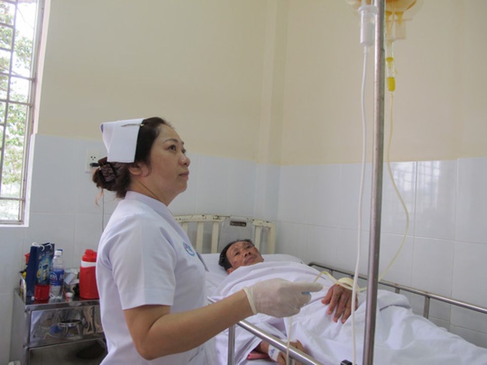 Bợm nhậu dồn dập vào Bệnh viện Chợ Rẫy - 1