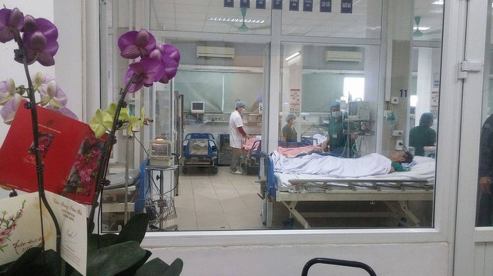 Bác sĩ trải lòng về những ngày trực Tết ở bệnh viện - 1 Lượng bệnh nhân vào các khoa Cấp cứu vẫn không ngừng tăng dịp Tết