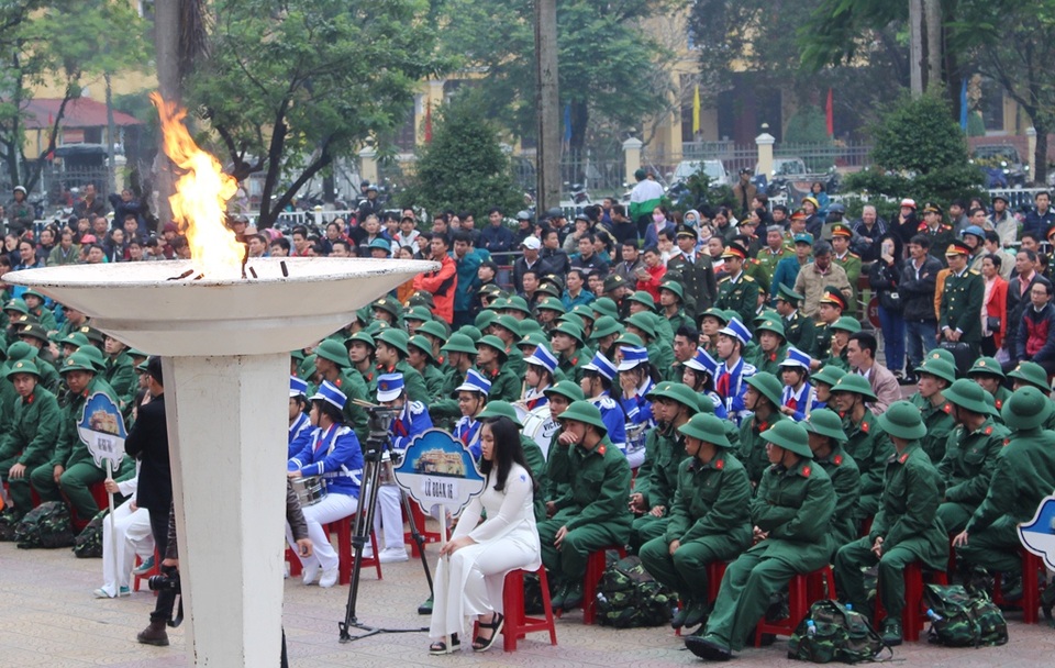Nước mắt và nụ cười trong ngày tân binh lên đường nhập ngũ - 11 Nước mắt và nụ cười trong ngày tân binh lên đường nhập ngũ - 11