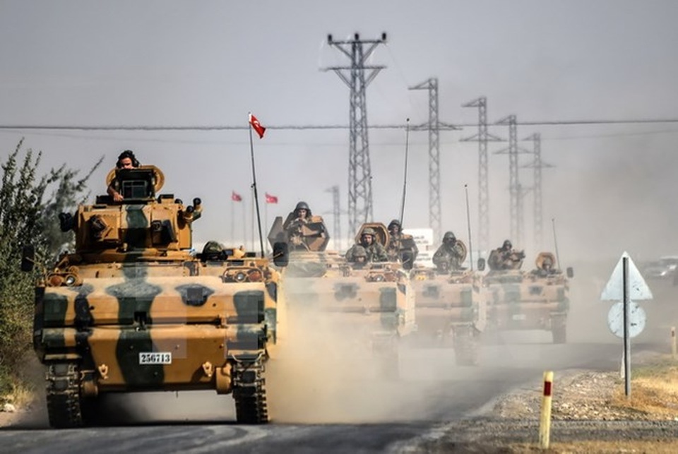Quân đội Thổ Nhĩ Kỳ kiểm soát hầu hết thành phố al-Bab của Syria - 1 Binh sỹ và xe quân sự Thổ Nhĩ Kỳ tại Jarabulus (thị trấn biên giới giữa Syria và Thổ Nhĩ Kỳ) ngày 25/8/2016. (Nguồn: AFP/TTXVN)