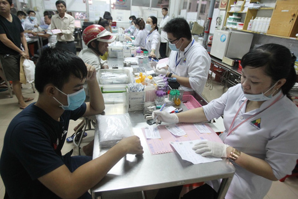 Khi các toa thuốc “đá” nhau! - 1
Khám bệnh tại Trung tâm Chẩn đoán Y khoa (MEDIC) TP HCM Ảnh: HOÀNG TRIỀU